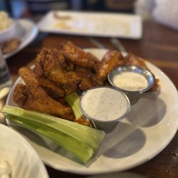 Cast Iron Tavern - Wings 12 w/ House Hot