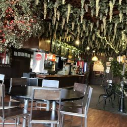 Peoria LaGondola + Leonardo's Pizza - Dining room