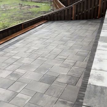 E & C Lawn Care Construction - Daylight view of retaining wall patio - Landscaping Near Me - Vancouver, Washington E & C Lawn Care Construction - Daylight view of retaining wall patio - Landscaping Near Me - Vancouver, Washington