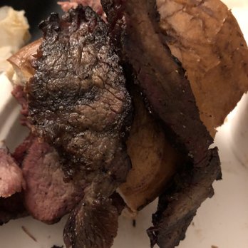 Da Hickory House - That's not what I expected in my sandwich must be a wannabe cook doing the cooking - Barbeque Near Me - Ventura, California