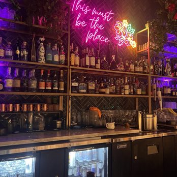 Straits - Honolulu - Bar - Asian Fusion Near Me - Honolulu, Hawaii