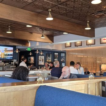 Bluewater Grill - Huge bar area - Seafood Near Me - Phoenix, Arizona Bluewater Grill - Huge bar area - Seafood Near Me - Phoenix, Arizona