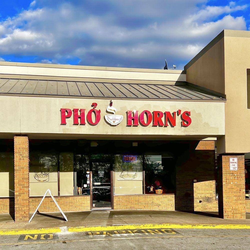 Pho Horn's - The front of Pho Horn's from the huge parking lot. - Vietnamese Near Me - Pawtucket, Rhode Island