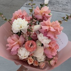 Urban Flora - Medium hand wrap with peonies add on