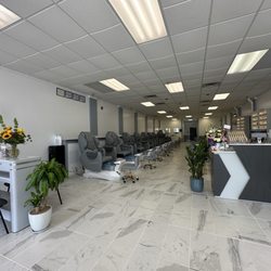 Lux Nails - Salon