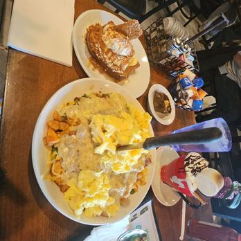Honeybear Cafe - Chicken fried skillet, Smores latte, Cookie Butter and   French Toast - Breakfast & Brunch Near Me - Chicago, Illinois
