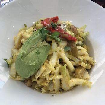 Les Artistes - Poulet Épice(Curried Chicken Salad) - French Near Me - Aix En Provence, 13