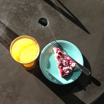 Cafe Borrone - Italian Tart and fresh squeezed orange juice on a very very sunny day - Breakfast & Brunch Near Me - Menlo Park, California