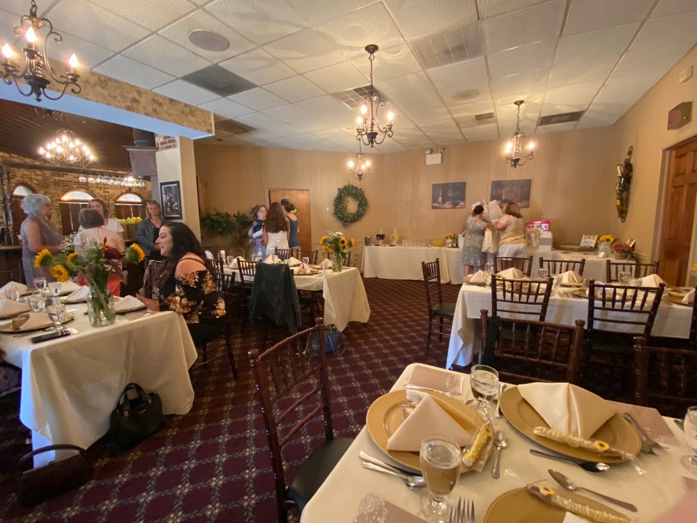 BARN HOUSE VILLAGE Updated September 2024 25 Photos 7401 Airport