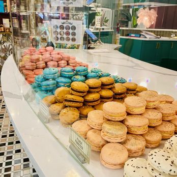 Lady Yum - 25 Pack Pick Your Own Flavors Macaron - Desserts Near Me - Bellevue, Washington
