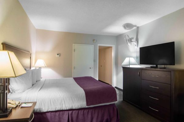 Quality Inn & Suites Yellowknife by null