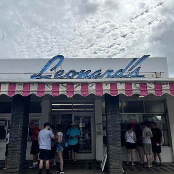 Leonard's Bakery - Leonard's with a short line - Bakeries Near Me - Honolulu, Hawaii Leonard's Bakery - Leonard's with a short line - Bakeries Near Me - Honolulu, Hawaii