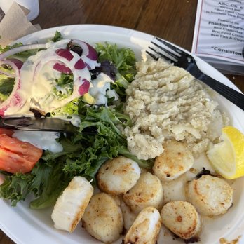 Flo's Clam Shack - Salad, scallops and garlic potatoes - Seafood Near Me - Middletown, Rhode Island Flo's Clam Shack - Salad, scallops and garlic potatoes - Seafood Near Me - Middletown, Rhode Island