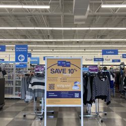 Ross Dress For Less - Entrance