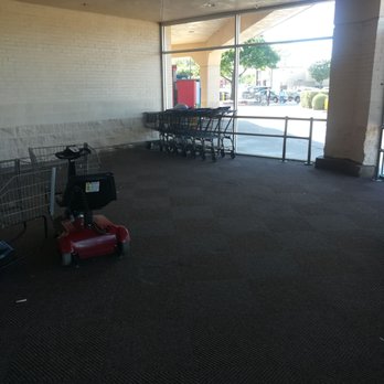 Kroger - Where are all the carts? - Grocery Near Me - Grand Prairie, Texas