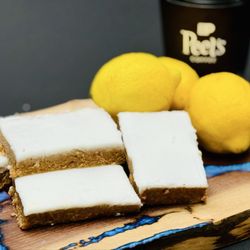 Reds Rolls - Lemon slice, with Peets coffee