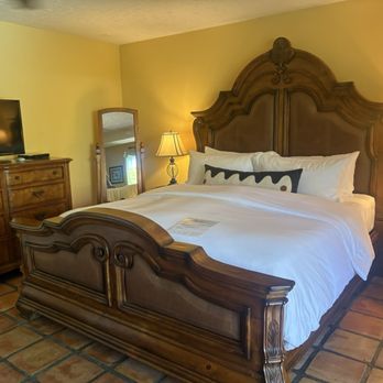 La Maison Hotel - Part of one of the King rooms - Hotels Near Me - Palm Springs, California La Maison Hotel - Part of one of the King rooms - Hotels Near Me - Palm Springs, California