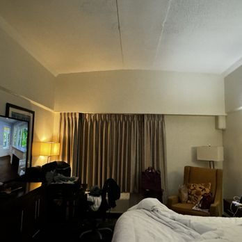 DoubleTree by Hilton Hotel Cape Cod - Hyannis - King Room. What they really look like - Hotels Near Me - Hyannis, Massachusetts