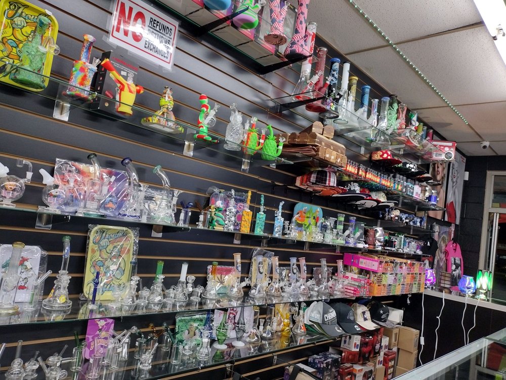 SMOKER’S PARADISE Updated July 2024 21 Photos 1280 W Henderson