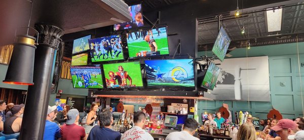 Q's Billiard Club & Restaurant by null