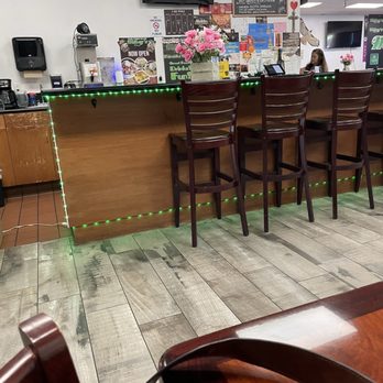 Mikey's Restaurant - Bar area - Breakfast & Brunch Near Me - Newbury Park, California Mikey's Restaurant - Bar area - Breakfast & Brunch Near Me - Newbury Park, California
