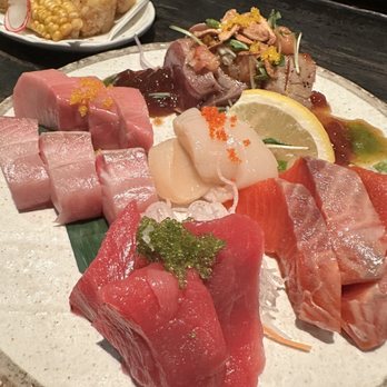 Kingyo - Assorted sashimi... look at those fatty slices! - Japanese Near Me - Vancouver, British Columbia