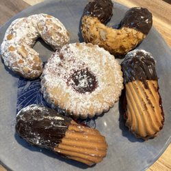 Nino's Bakery