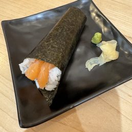salmon hand roll salmon hand roll