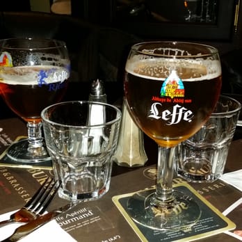 Au Bureau - Leffe Rituel à gauche et Leffe Blonde a droite. - Brasseries Near Me - Labège, 31 Au Bureau - Leffe Rituel à gauche et Leffe Blonde a droite. - Brasseries Near Me - Labège, 31