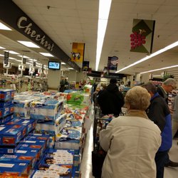 Dover AFB Commissary - Everybody is here.