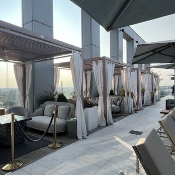 Best-hotel-pools-in-Nashville