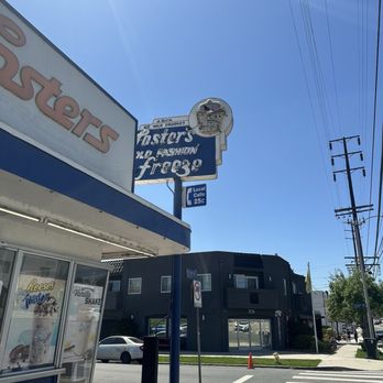 Fosters Freeze - Exterior - Ice Cream & Frozen Yogurt Near Me - Los Angeles, California
