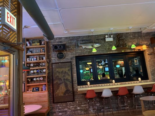 Consignment Lounge by null