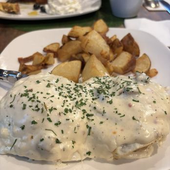 Figmor Cafe and Eatery - Country Benedict - Breakfast & Brunch Near Me - North Tonawanda, New York