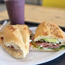 Extraordinary Fruits - Ham torta with açaí smoothie