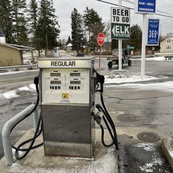 Dunnier's Country Store - Fill her up