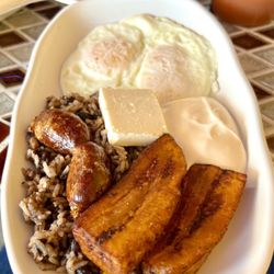 Pulgarcito Querido - Salvadoreño con Chorizos Asados.
