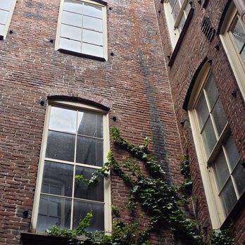 Shanghai Tunnels - Courtyard - Historical Tours Near Me - Portland, Oregon Shanghai Tunnels - Courtyard - Historical Tours Near Me - Portland, Oregon