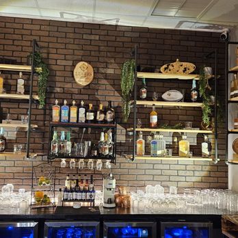 Lugo’s Craft Distillery - The bar is stylish - Distilleries Near Me - Lakeland, Florida Lugo’s Craft Distillery - The bar is stylish - Distilleries Near Me - Lakeland, Florida