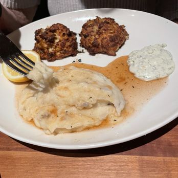 The White Chocolate Grill - Fresh flown in Maryland crab cakes dinner with great mashed potatoes - American Near Me - Phoenix, Arizona The White Chocolate Grill - Fresh flown in Maryland crab cakes dinner with great mashed potatoes - American Near Me - Phoenix, Arizona