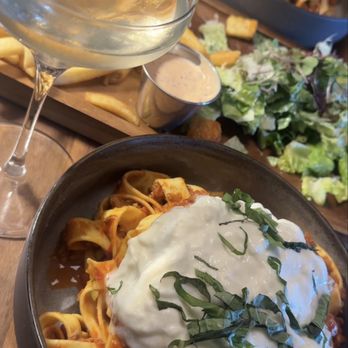 Selvin’s Restaurant & Lounge - New American Near Me - Thousand Oaks, California