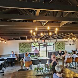 Spiedie and Rib Pit - Dining room
