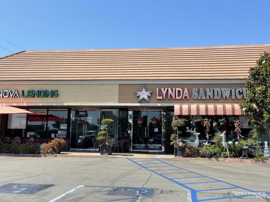 Lynda Sandwich by null
