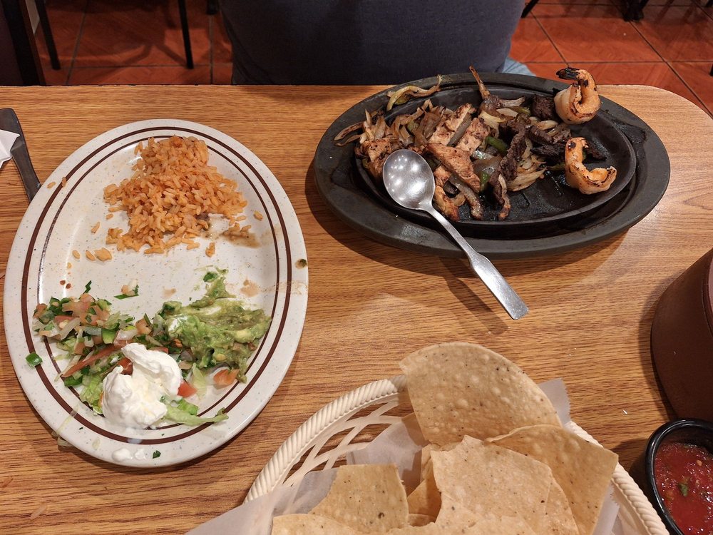 Carrera's Mexican Restaurant Logo