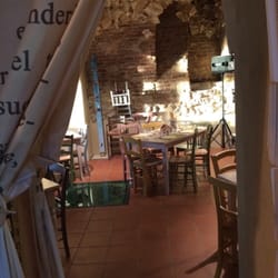 Tambass Teatro e Cucina - La sala da pranzo intravista dalla sala vineria