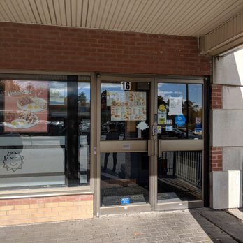 Cora's Breakfast & Lunch - Main entrance to Cora - Breakfast & Brunch Near Me - Mississauga, Ontario
