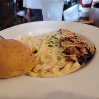 Houlihan's - fetticcini alfredo - New American Near Me - Hershey, Pennsylvania Houlihan's - fetticcini alfredo - New American Near Me - Hershey, Pennsylvania
