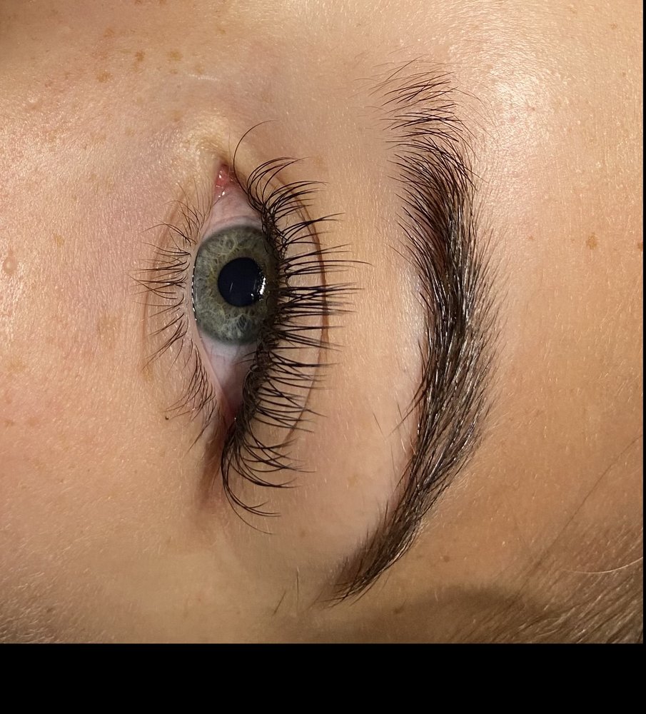 Luxxe Lash Beauty Bar Logo