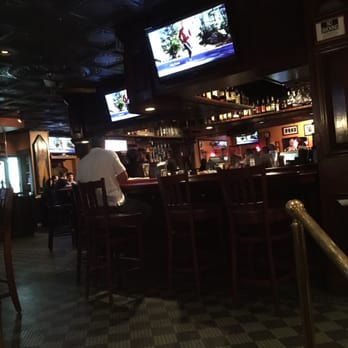 Houlihan's - Bar area - Bars Near Me - Secaucus, New Jersey Houlihan's - Bar area - Bars Near Me - Secaucus, New Jersey