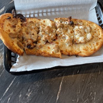 Distant Brewing - Sausage flatbread - Breweries Near Me - Mammoth Lakes, California Distant Brewing - Sausage flatbread - Breweries Near Me - Mammoth Lakes, California